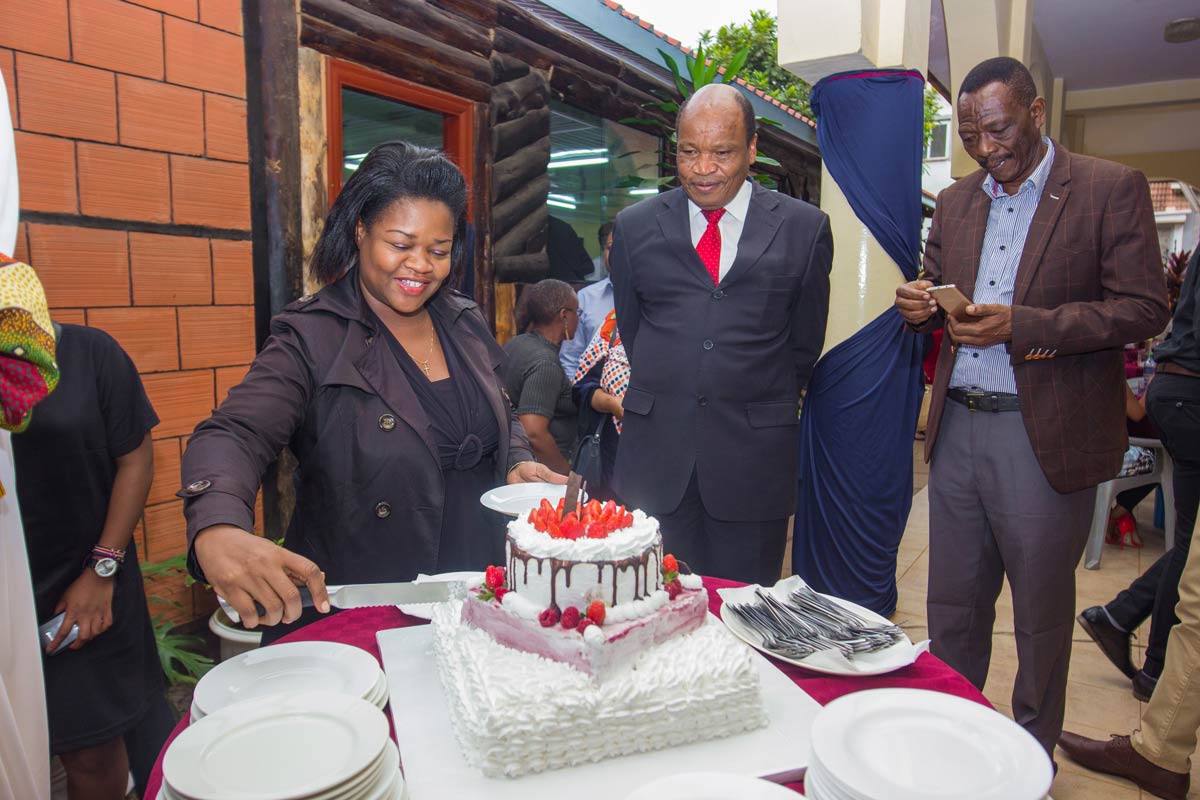 ihti experienced and expert trainers inspecting a student project jpg