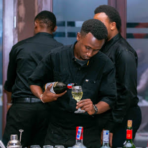 ihti students mixing liquor cocktails jpg