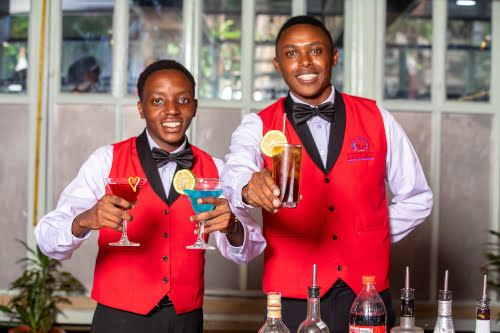 ihti students learning mixology jpg